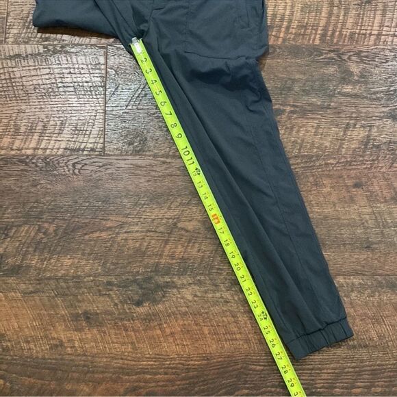 Athleta Joggers Trekkie 2.0 Dark Grey Pants Pockets UPF 50 Size 8 Button Closure - Picture 7 of 8